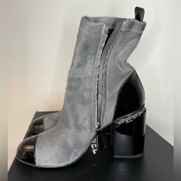 CHANEL Pony Hair Patent Cap Toe Chain Short Boots 38.5 (Run Small) New - Picture 9 of 13